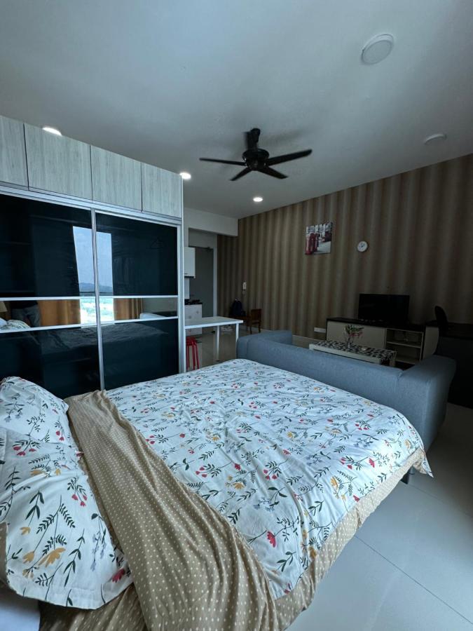 Апартаменты Hideaway At Cybersquare Сайберджая Экстерьер фото