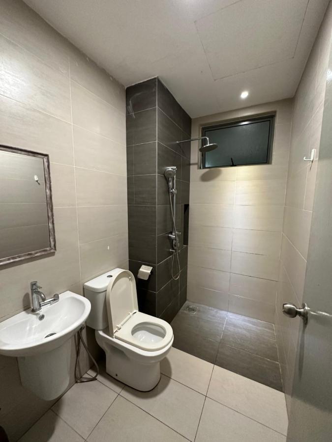 Апартаменты Hideaway At Cybersquare Сайберджая Экстерьер фото