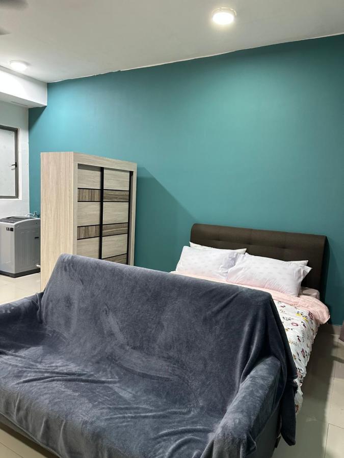 Апартаменты Hideaway At Cybersquare Сайберджая Экстерьер фото