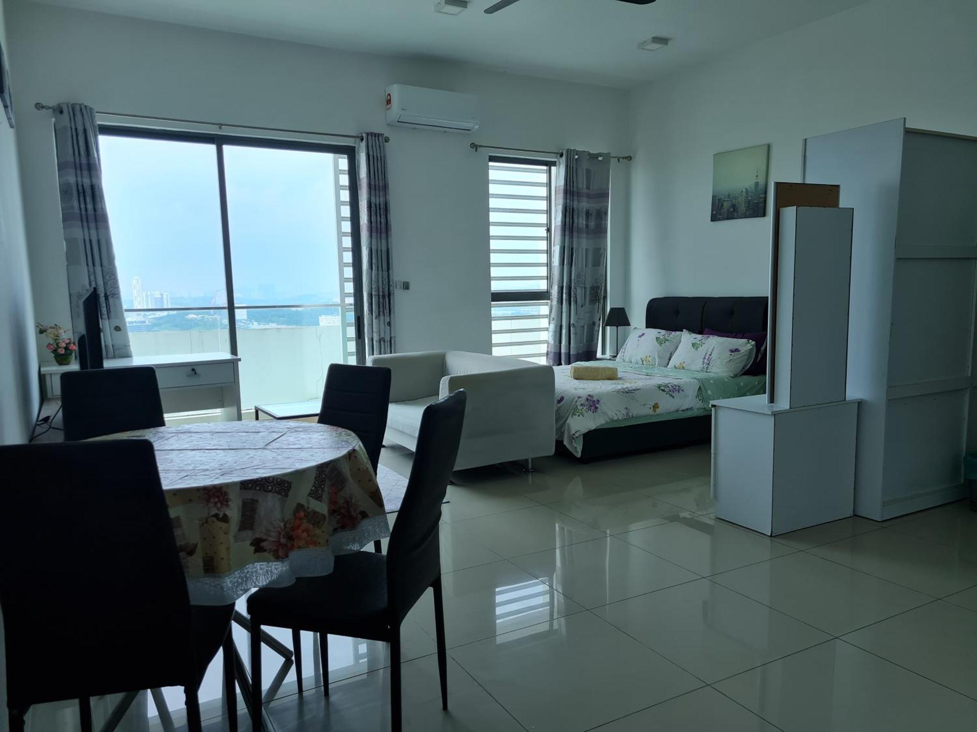 Апартаменты Hideaway At Cybersquare Сайберджая Экстерьер фото