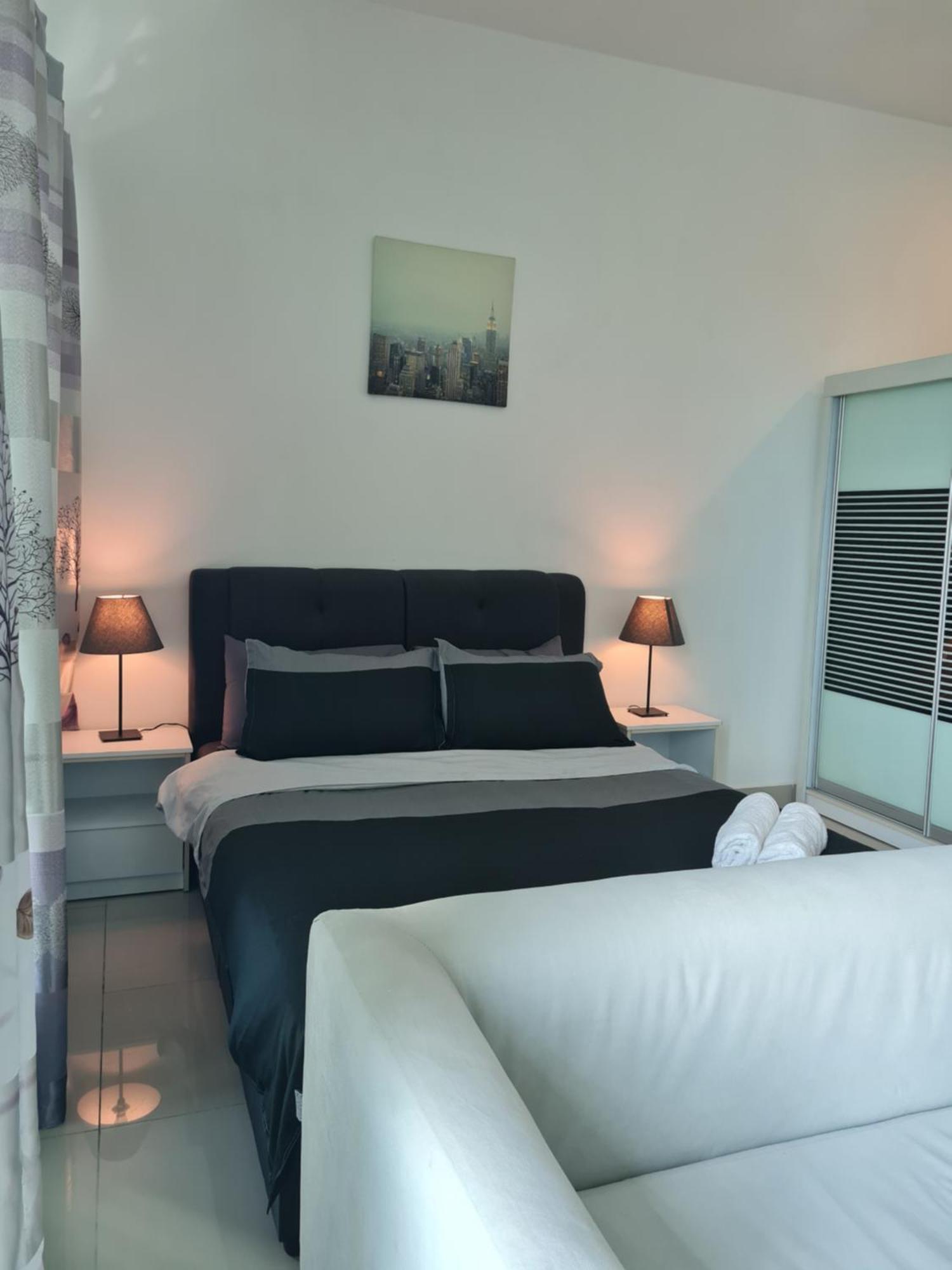 Апартаменты Hideaway At Cybersquare Сайберджая Экстерьер фото