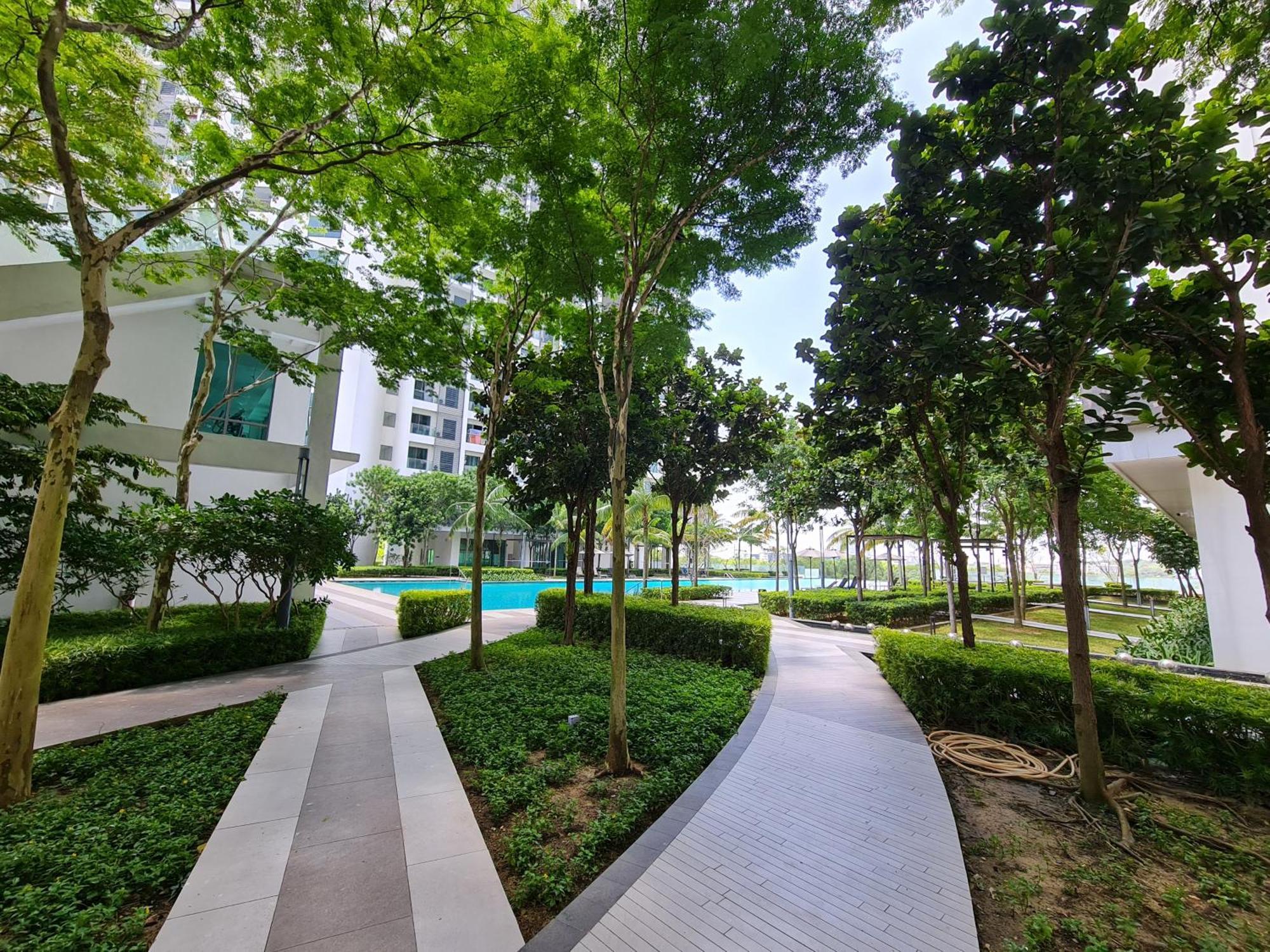 Апартаменты Hideaway At Cybersquare Сайберджая Экстерьер фото