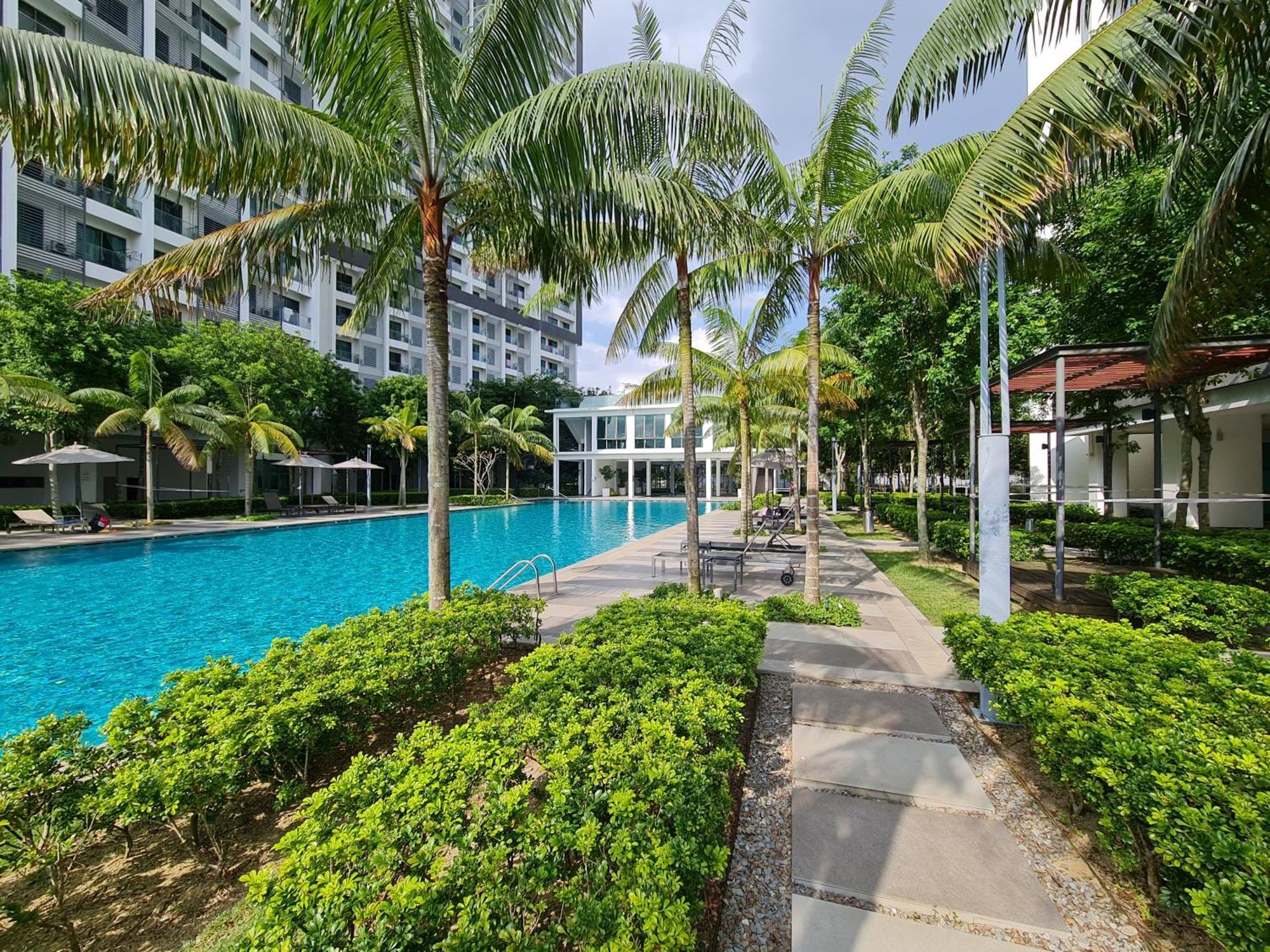 Апартаменты Hideaway At Cybersquare Сайберджая Экстерьер фото